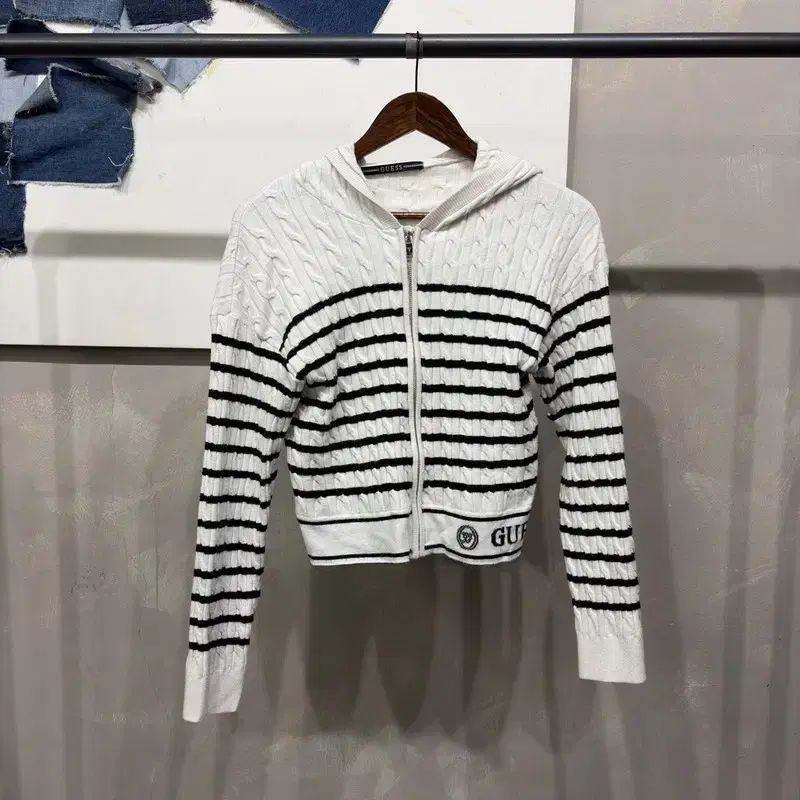 (85) GUESS(ゲス) レディース カジュアル ケーブル編み ストライプ ニット フードジップアップ ジャケット