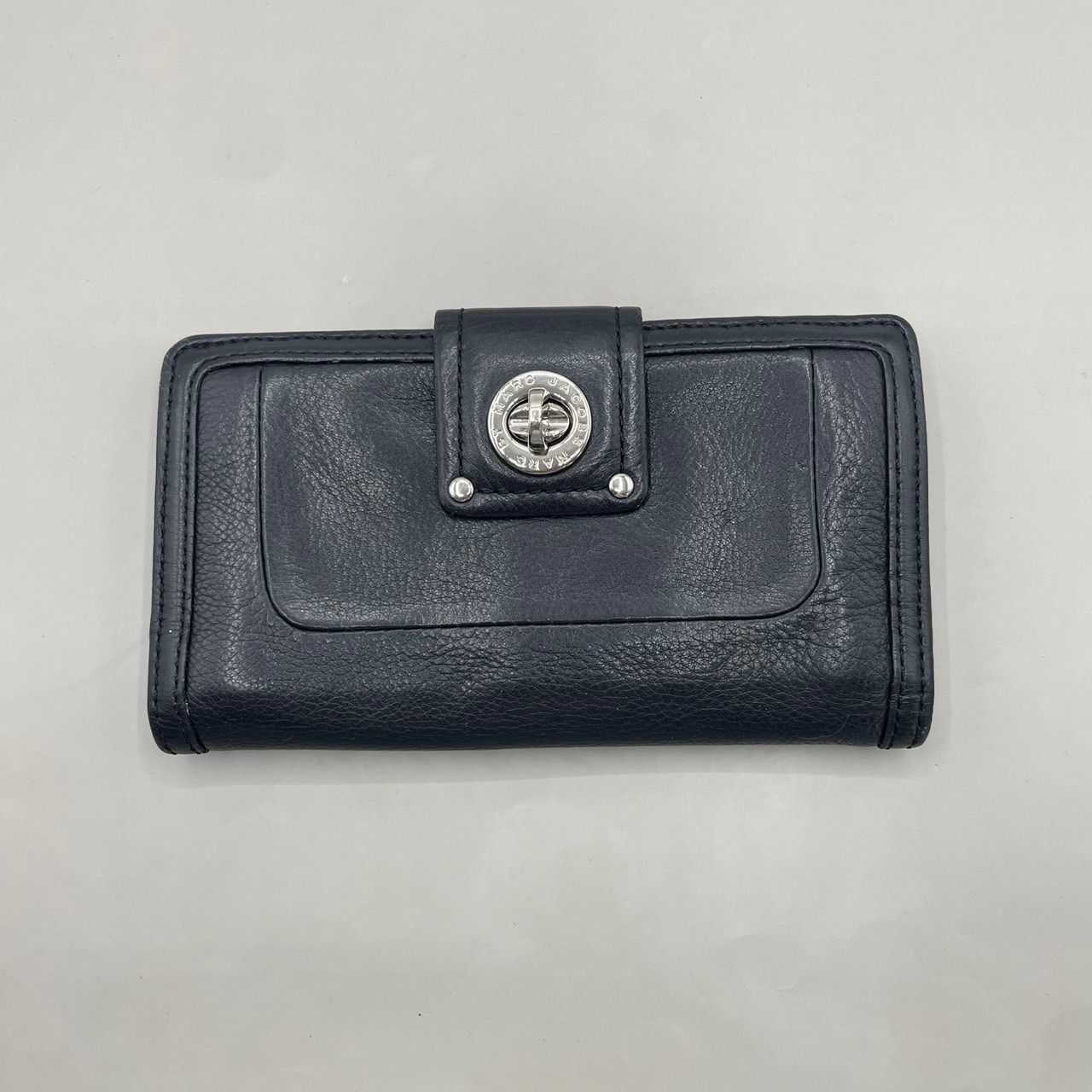 美品　Marc by Marc Jacobs　マークジェイコブス　長財布　ターンロック　ロゴ型押し　シルバー金具　レザー　黒　ブラック　archive y2k