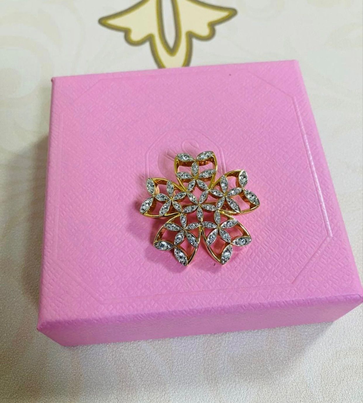 スワロフスキー Swarovski フラワー ブローチ ゴールドカラー