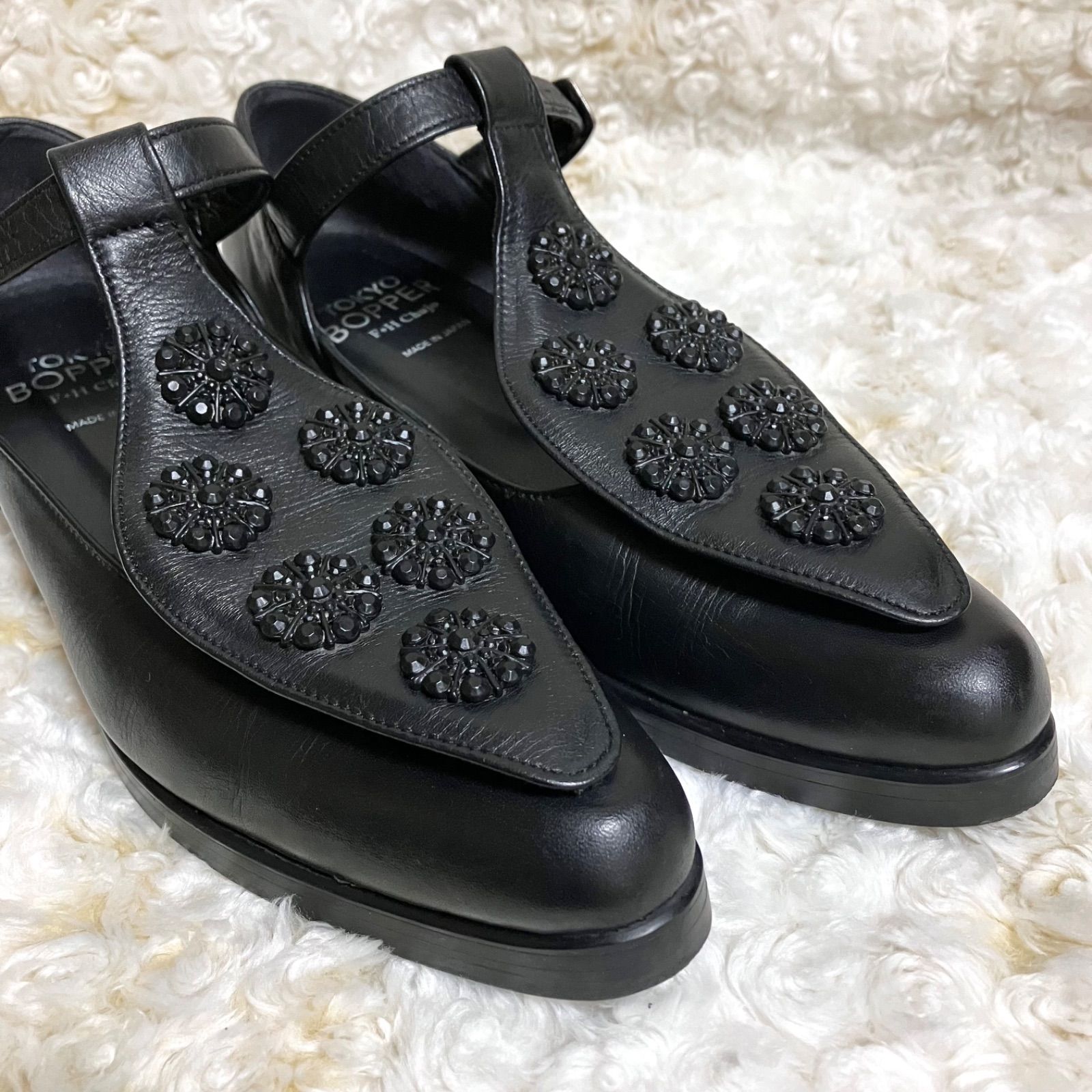 TOKYO BOPPER No.954 ローヒールシューズ 花柄風ビジュー付き レザー