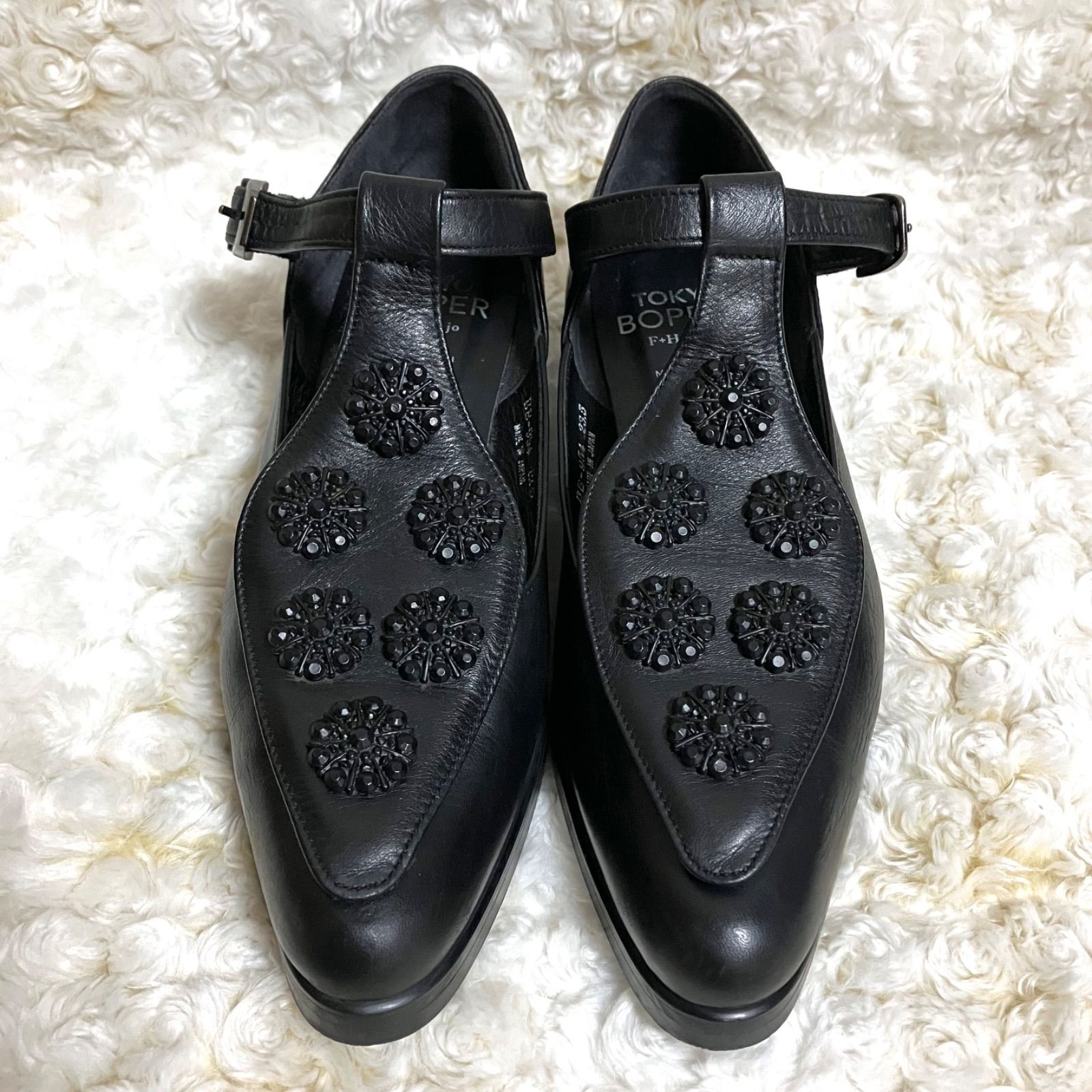 TOKYO BOPPER No.954 ローヒールシューズ 花柄風ビジュー付き レザー