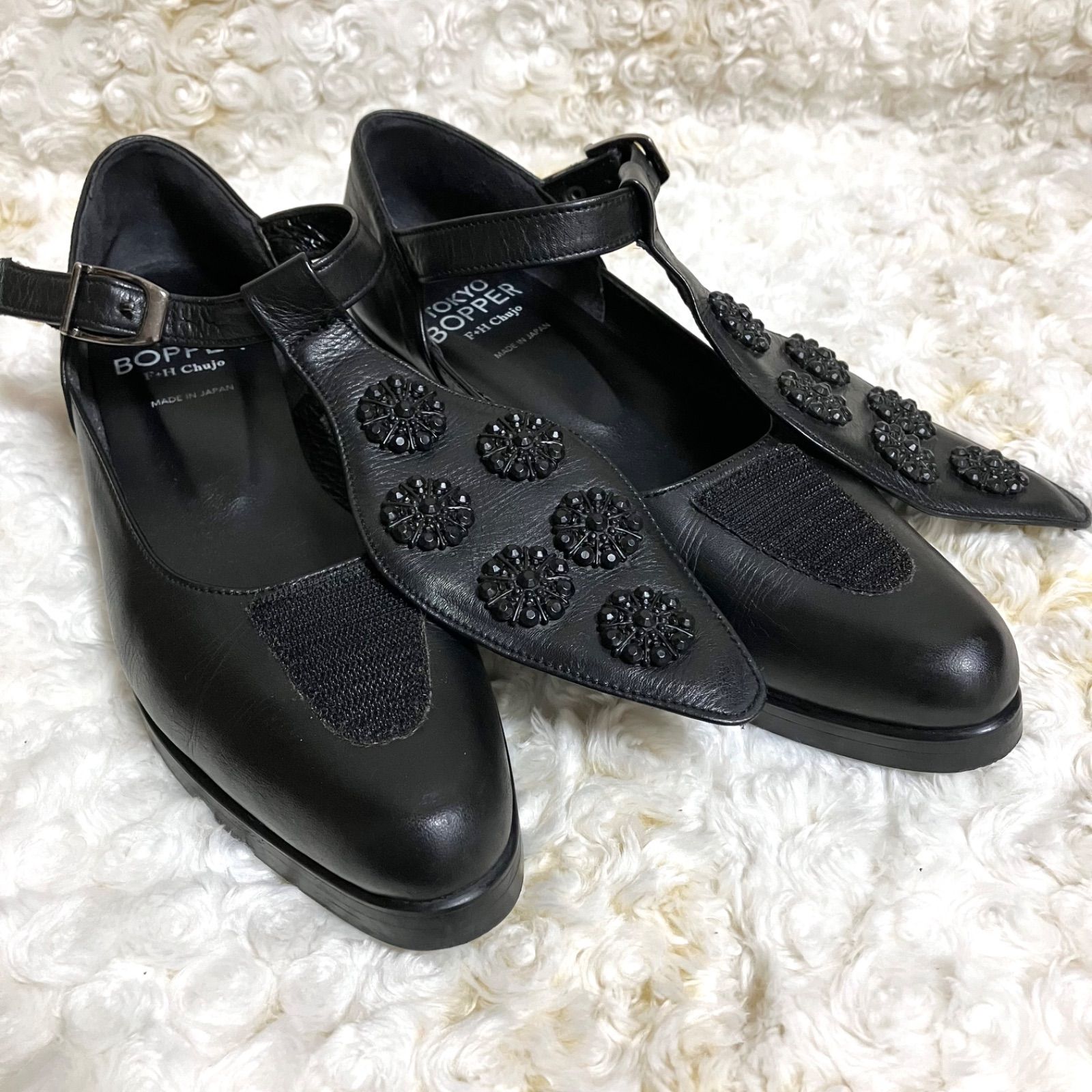 TOKYO BOPPER No.954 ローヒールシューズ 花柄風ビジュー付き レザー
