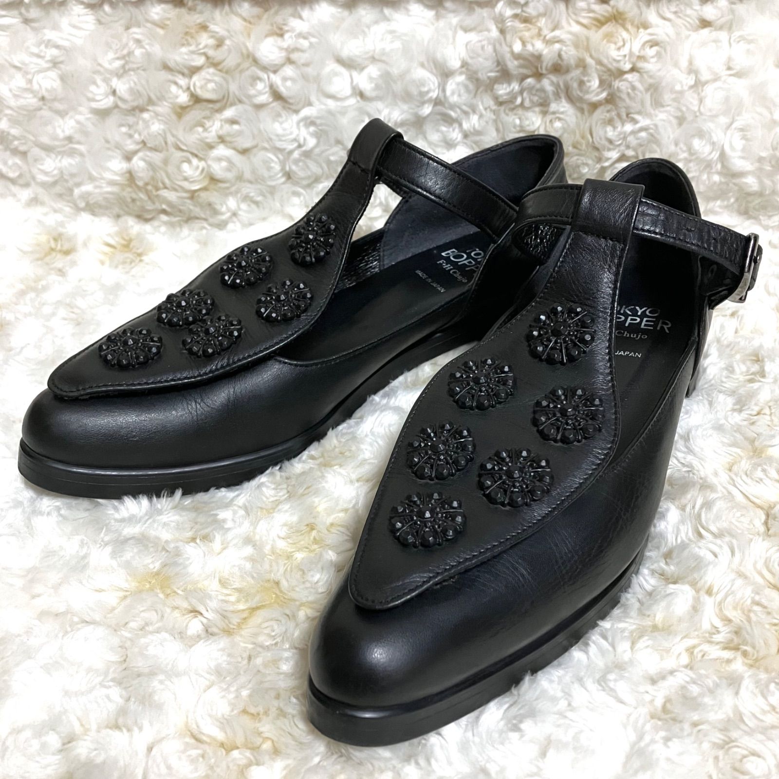 TOKYO BOPPER No.954 ローヒールシューズ 花柄風ビジュー付き レザー