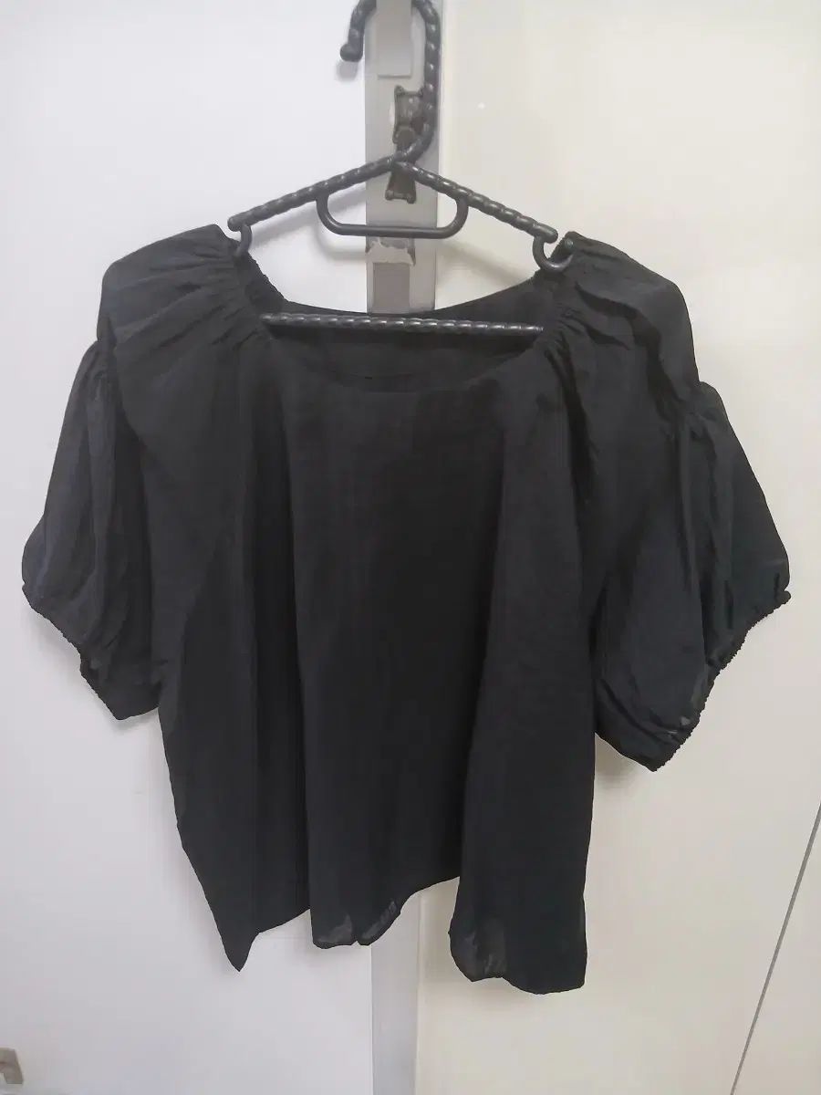 ブラック パフ ブラウス 新品 66 77
