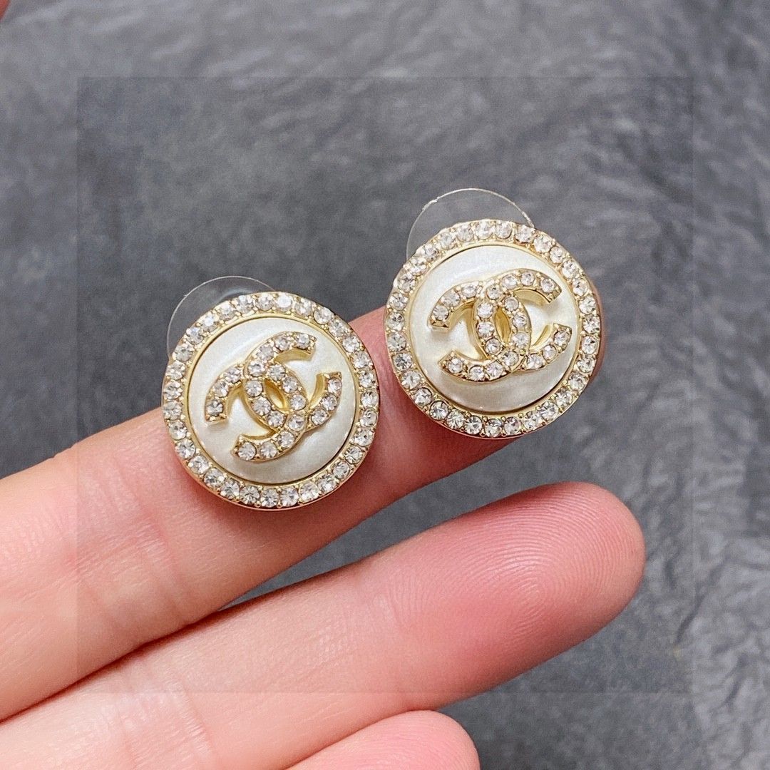 【今日特価】Chanel シャネル ダブル C イヤリング