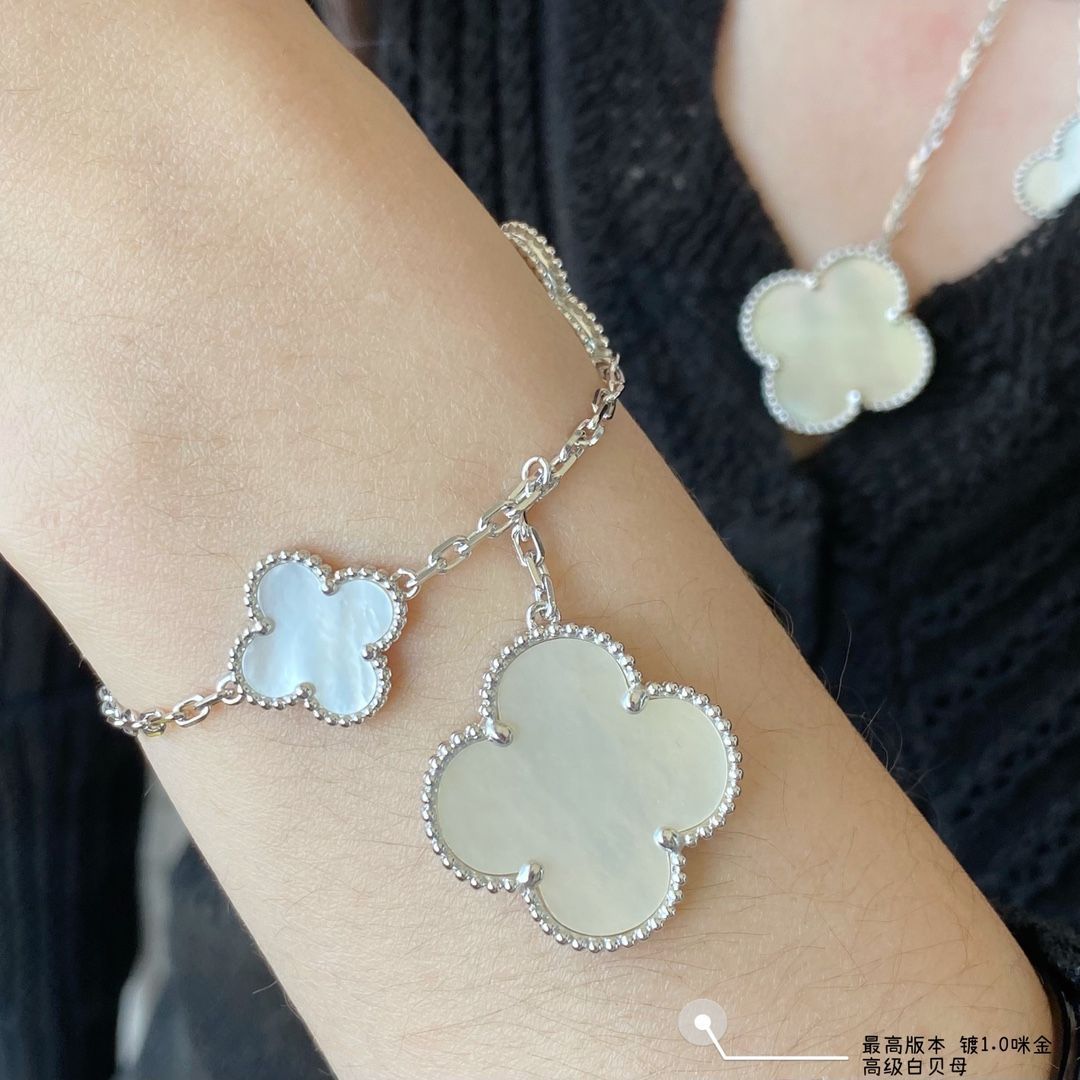 [Van Cleef & Arpels] アルハンブラ マザーオブパール 5連ブレスレット - 限定モデル | ヴァン クリーフ & アーペル レディースジュエリー｜本日限定特価｜新品未使用-WTO輸入1