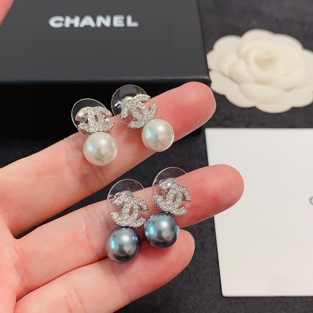 【今日特価】Chanel シャネル ダブル C パール スモール イヤリング 【今日特価】Chanel シャネル ダブル C パール スモール イヤリング