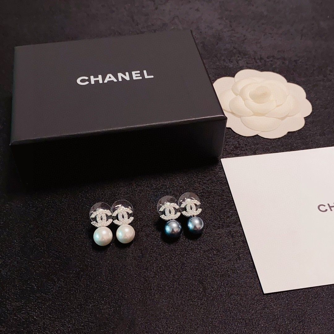 【今日特価】Chanel シャネル ダブル C パール スモール イヤリング 【今日特価】Chanel シャネル ダブル C パール スモール イヤリング