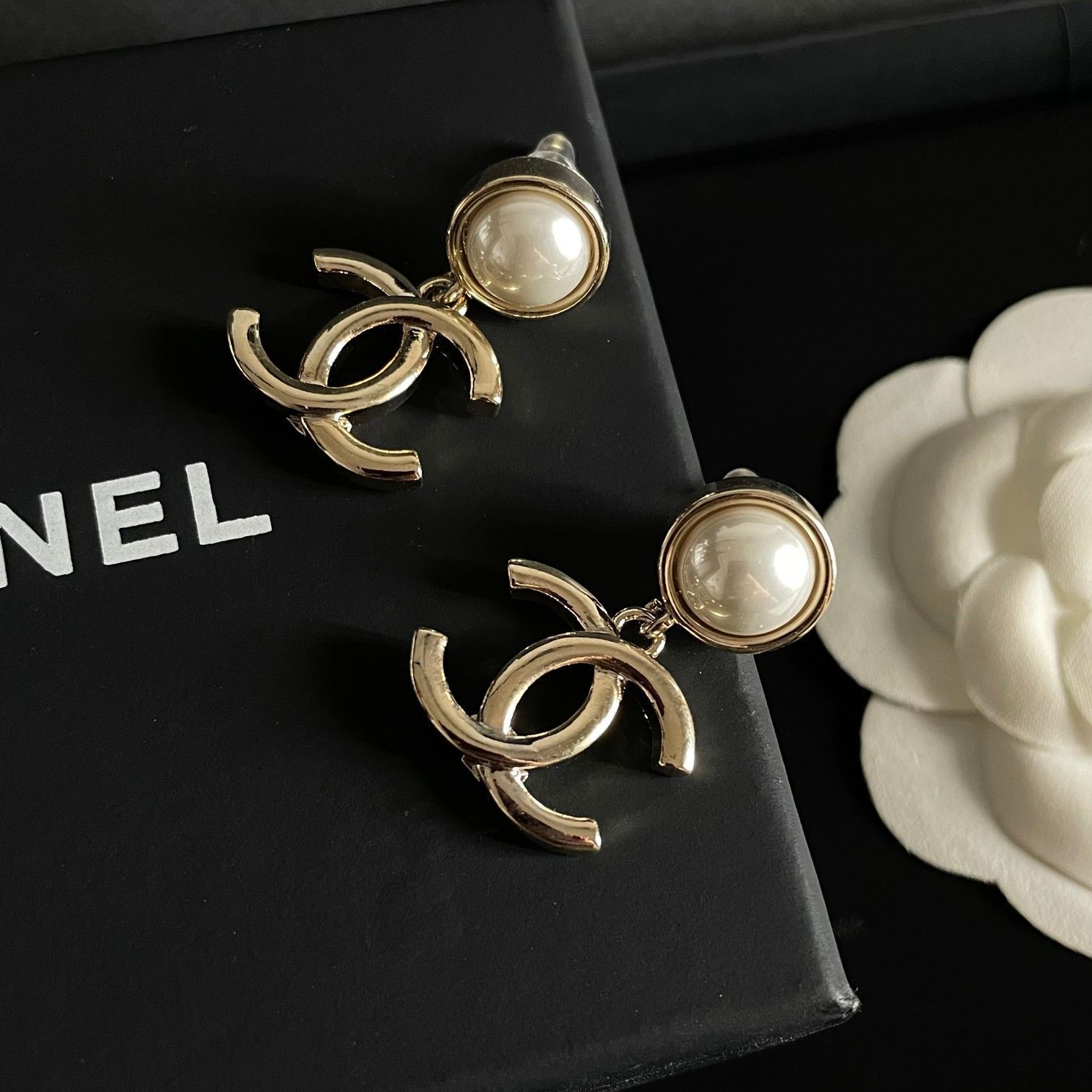 【今日特価】CHANEL ヴィンテージ ダブル C ピアス 送料無料 限定在庫セール価格! 【今日特価】CHANEL ヴィンテージ ダブル C ピアス 送料無料 限定在庫セール価格!