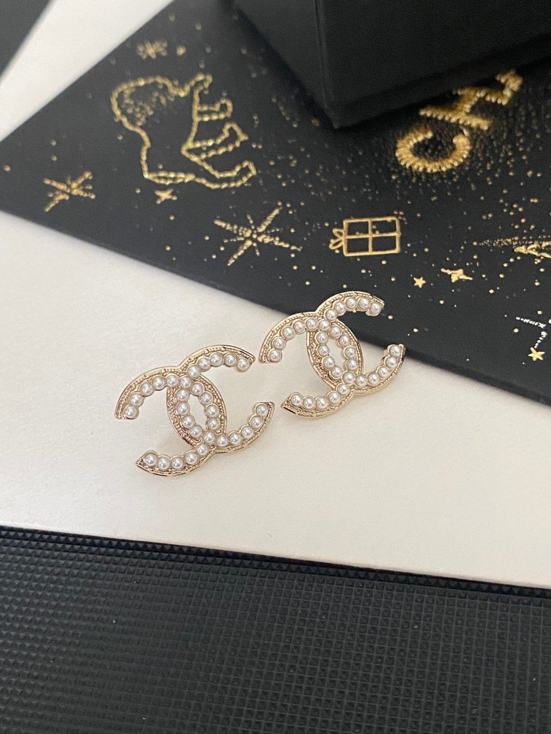 【今日特価】Chanel ヴィンテージ ダブル C ピアス 送料無料 限定価格