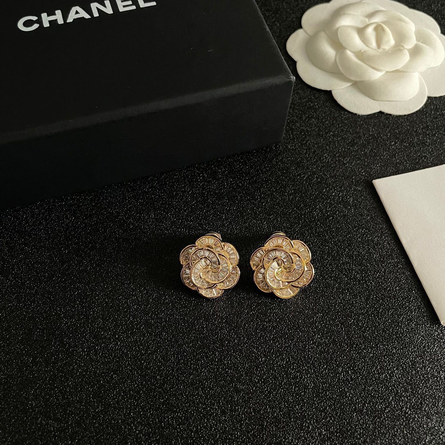 【今日特価】Chanel ヴィンテージ アルファベットピアス!送料無料 限定価格 【今日特価】Chanel ヴィンテージ アルファベットピアス!送料無料 限定価格