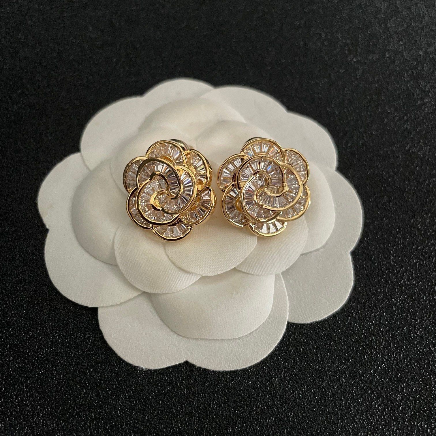 【今日特価】Chanel ヴィンテージ アルファベットピアス!送料無料 限定価格 【今日特価】Chanel ヴィンテージ アルファベットピアス!送料無料 限定価格