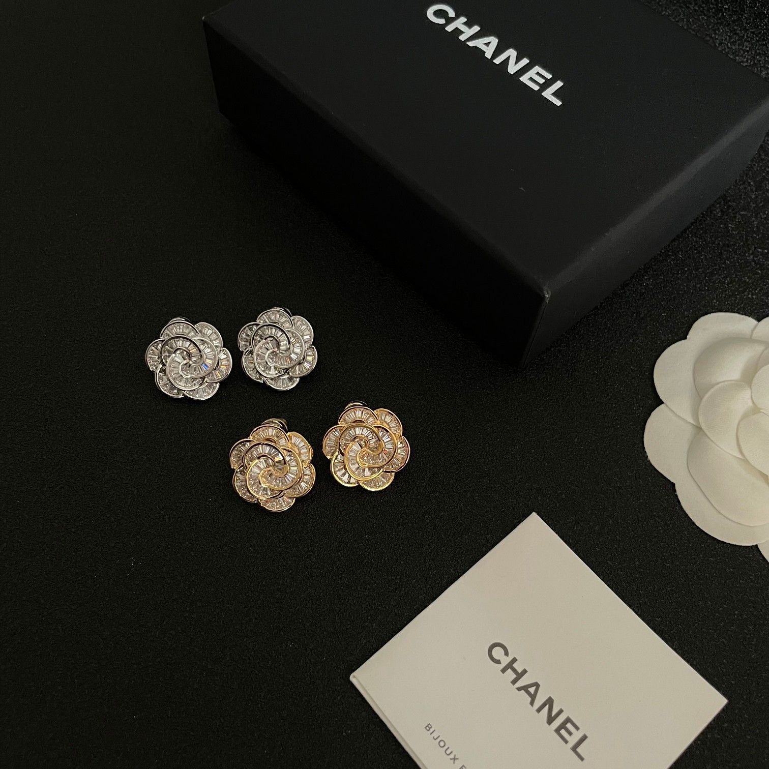 【今日特価】Chanel ヴィンテージ アルファベットピアス!送料無料 限定価格 【今日特価】Chanel ヴィンテージ アルファベットピアス!送料無料 限定価格
