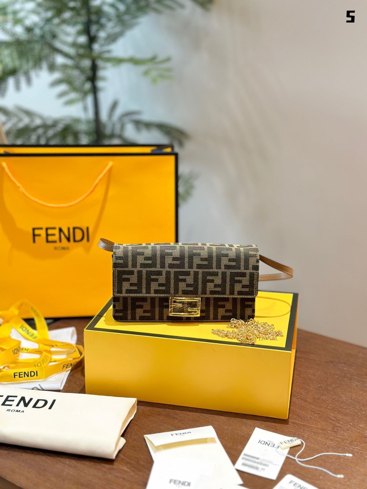 【今日特価】Glam Fendi グラムフェンディ チェーンウォレットバゲットバッグ-WTO輸入