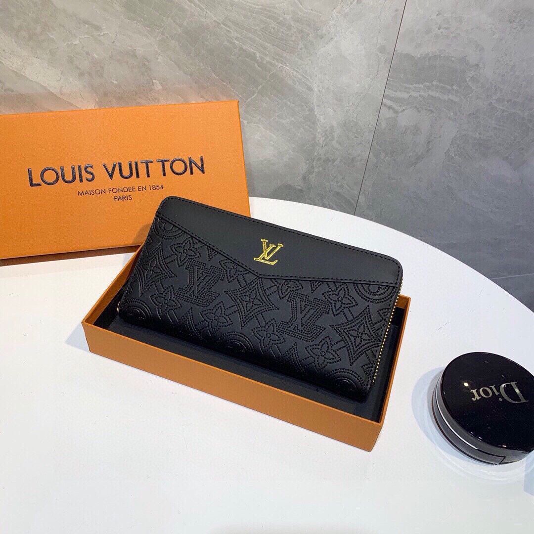 【Louis Vuitton】今日特価！黒色 19x10cm 牛皮圧花ポーチ 送料無料 限定在庫のお得な価格です！-WT0輸入
