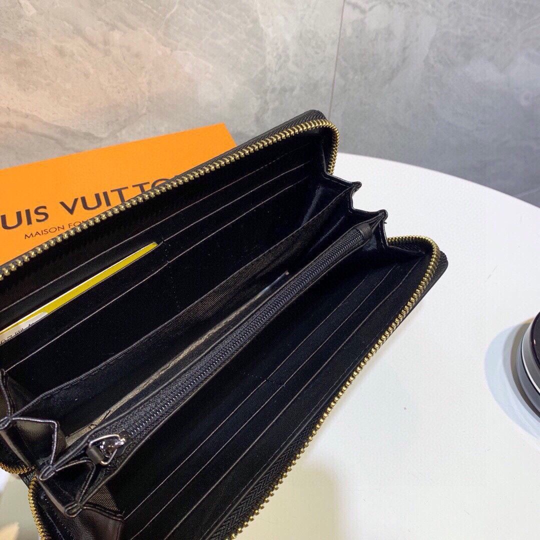 【Louis Vuitton】今日特価！黒色 19x10cm 牛皮圧花ポーチ 送料無料 限定在庫のお得な価格です！-WT0輸入