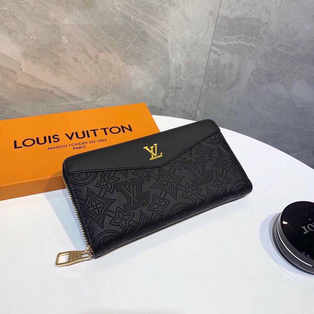 【Louis Vuitton】今日特価！黒色 19x10cm 牛皮圧花ポーチ 送料無料 限定在庫のお得な価格です！-WT0輸入