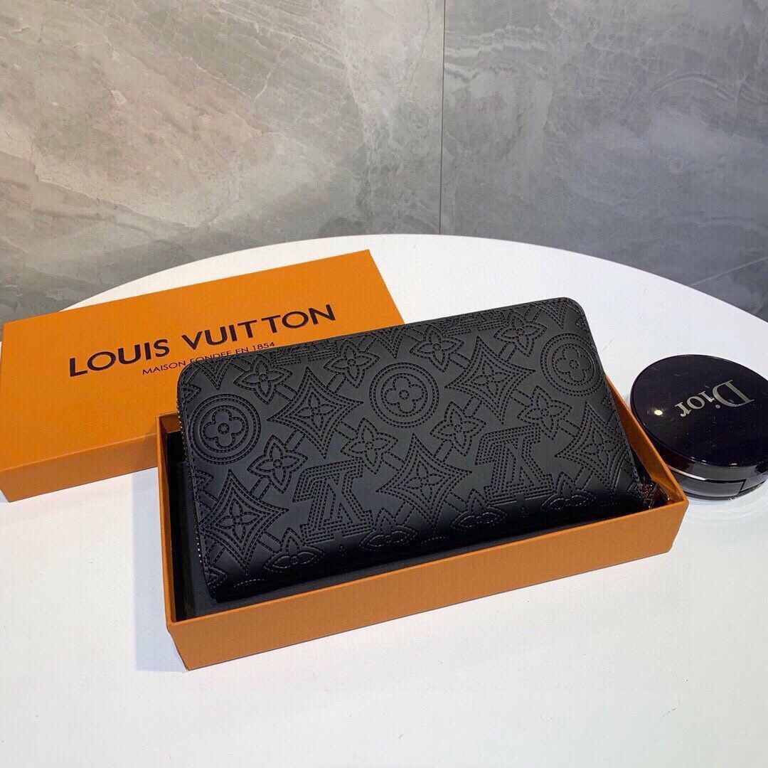 【Louis Vuitton】今日特価！黒色 19x10cm 牛皮圧花ポーチ 送料無料 限定在庫のお得な価格です！-WT0輸入