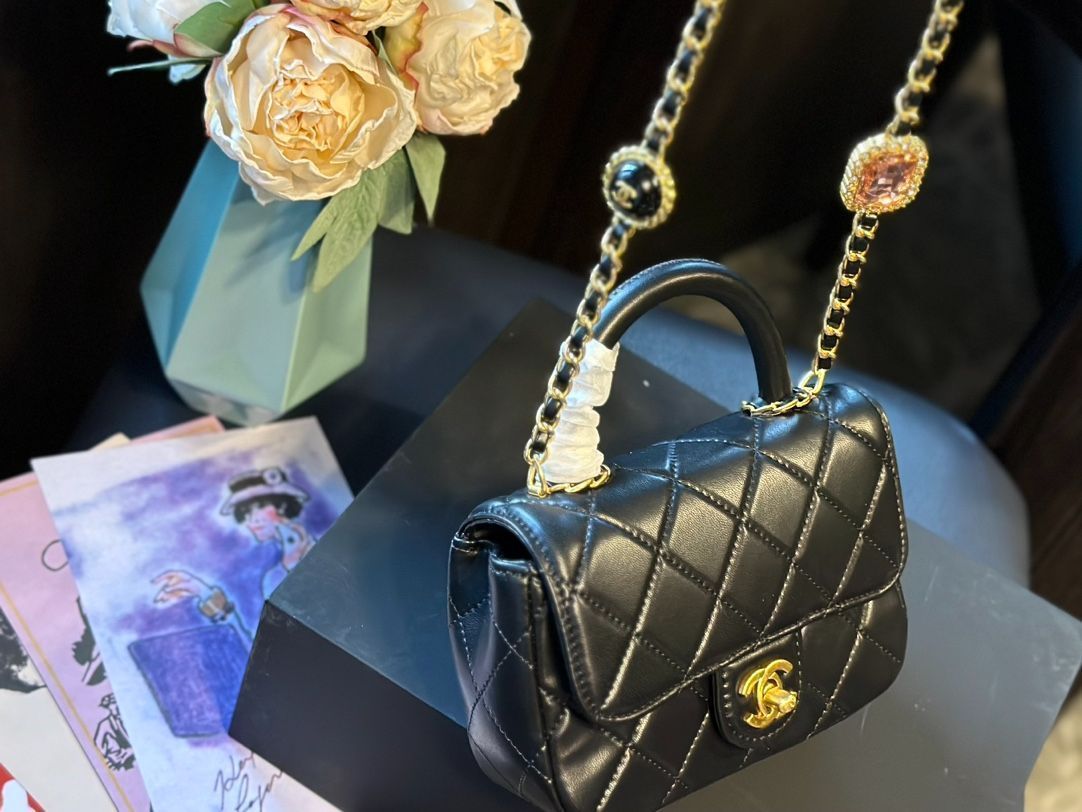 【今日特価!】Chanel 24A ハンドメイド ハンドル キューブ クラッチ 送料無料!在庫限定のお得な価格です!-MM輸入 【今日特価!】Chanel 24A ハンドメイド ハンドル キューブ クラッチ 送料無料!在庫限定のお得な価格です!-MM輸入