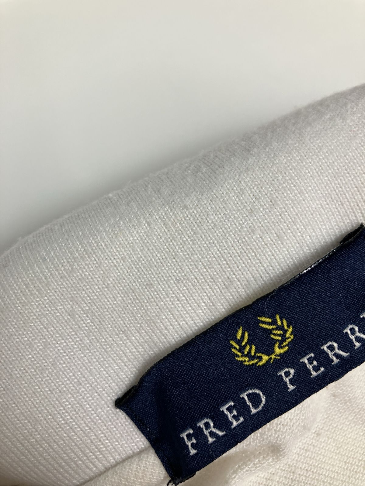 FRED PERRY フレッドペリー ポロシャツ M アイボリー 無地 ワンポイント ブランドロゴ ライン柄 半袖 FRED PERRY フレッドペリー ポロシャツ M アイボリー 無地 ワンポイント ブランドロゴ ライン柄 半袖