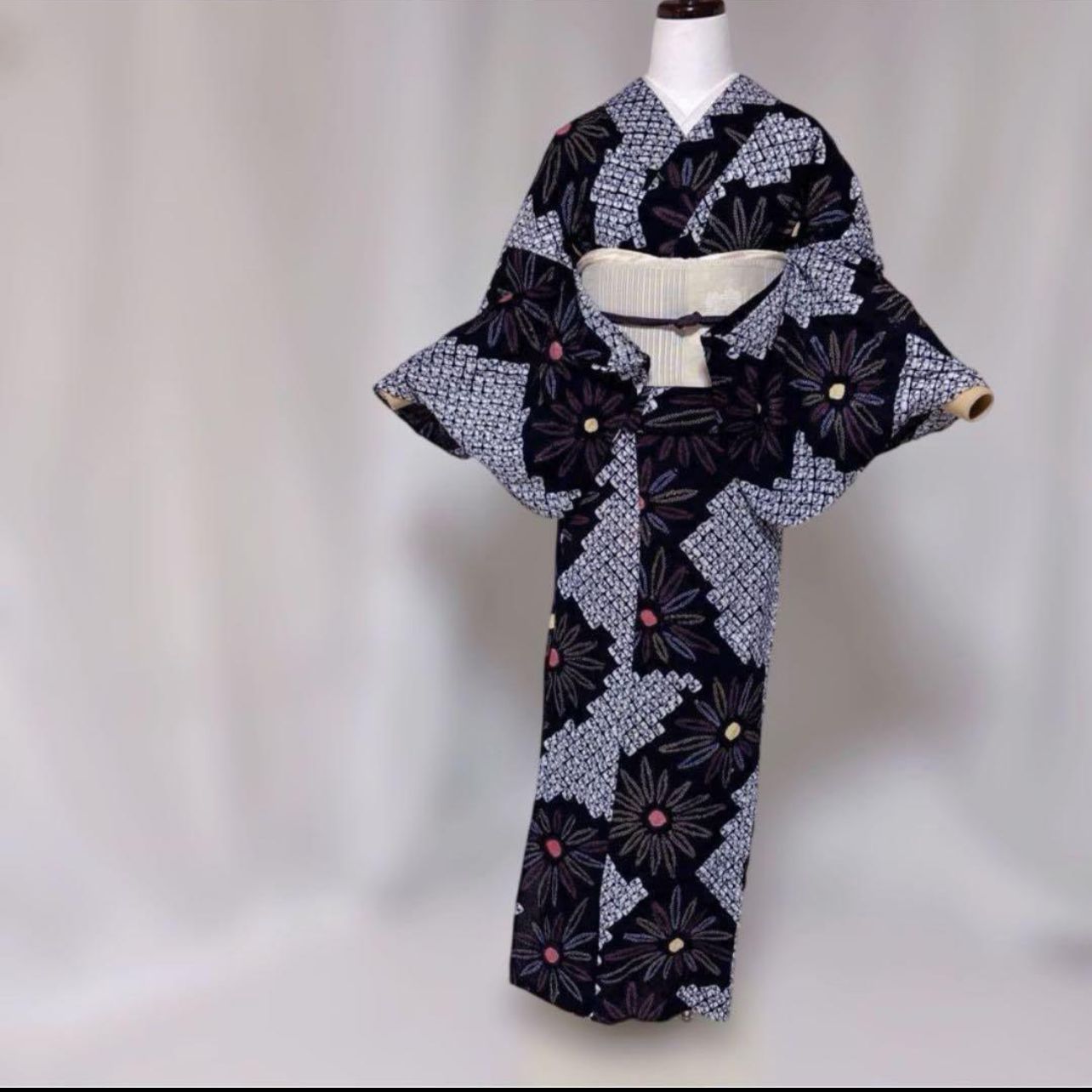 大人 有松鳴海絞り 浴衣 フルセット 単衣着物風 美品 夏名古屋帯付 大人 有松鳴海絞り 浴衣 フルセット 単衣着物風 美品 夏名古屋帯付