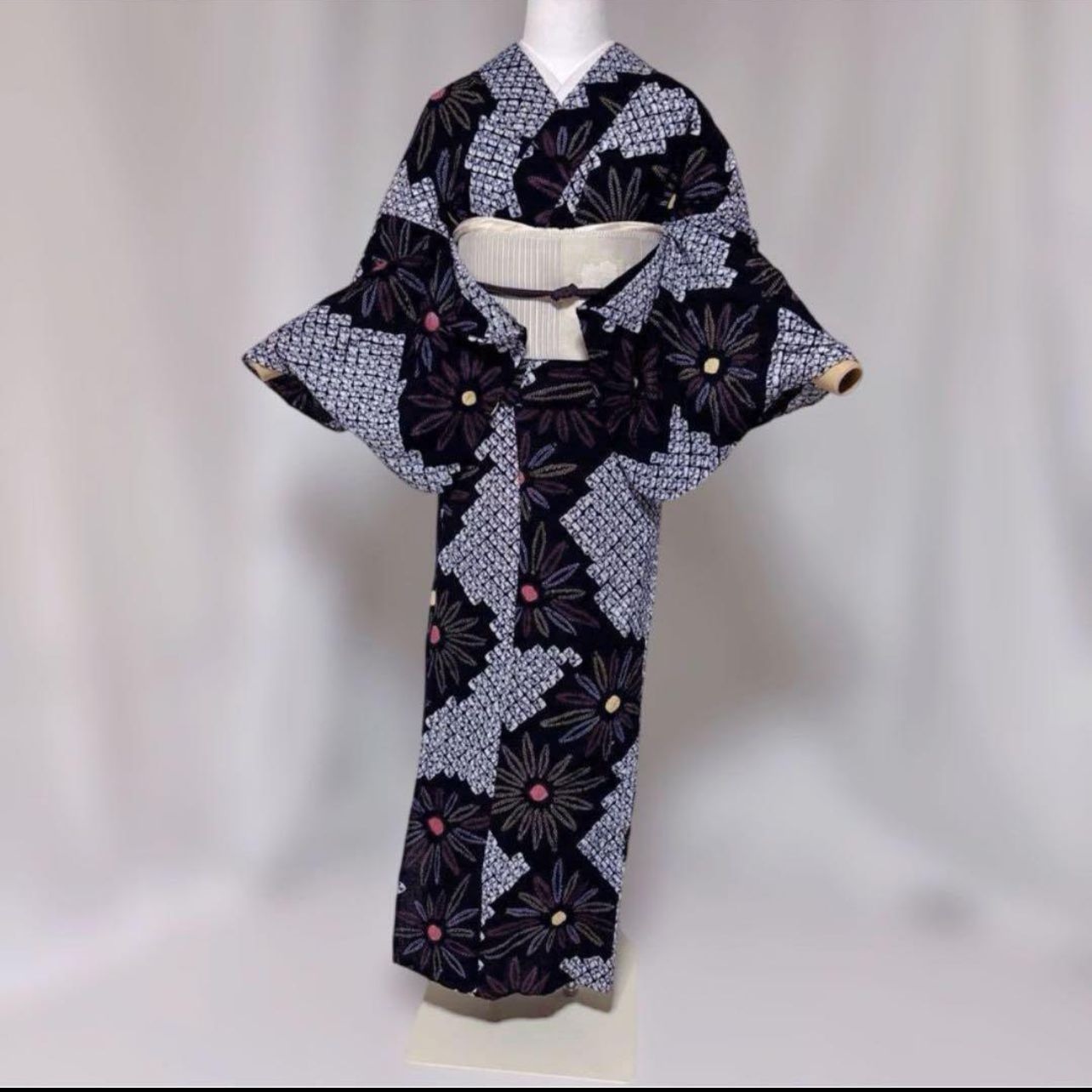 大人 有松鳴海絞り 浴衣 フルセット 単衣着物風 美品 夏名古屋帯付 大人 有松鳴海絞り 浴衣 フルセット 単衣着物風 美品 夏名古屋帯付
