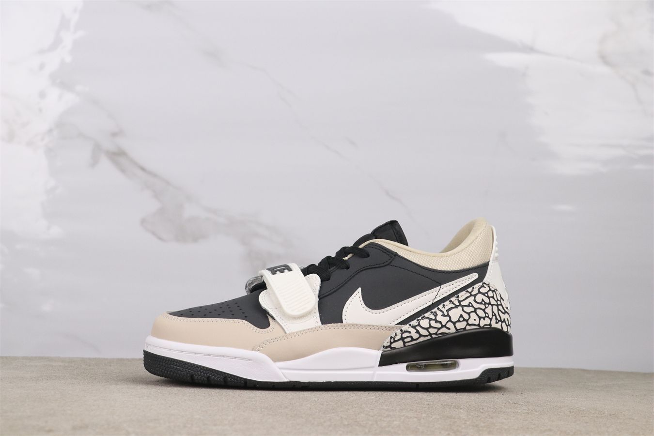 【今日特価】Air Jordan エアジョーダン CD9054-020 ブラックブラウン