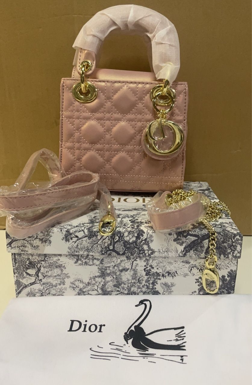 ?本日限定価格?Dior Lady Dior レザーバッグ（17cm）