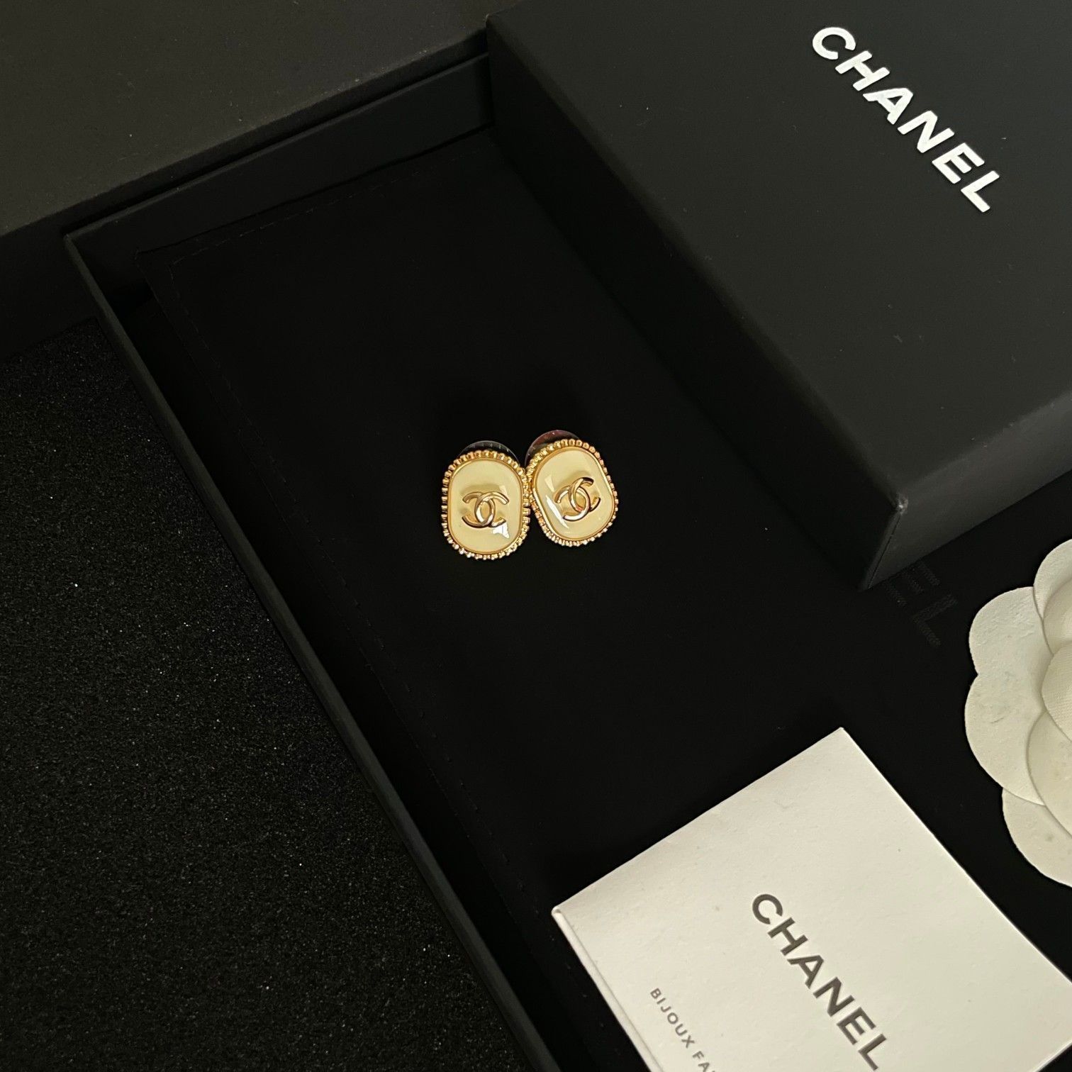 【今日特価】Chanel ヴィンテージ ダブル C ピアス 送料無料！在庫限定セール価格-MM輸入