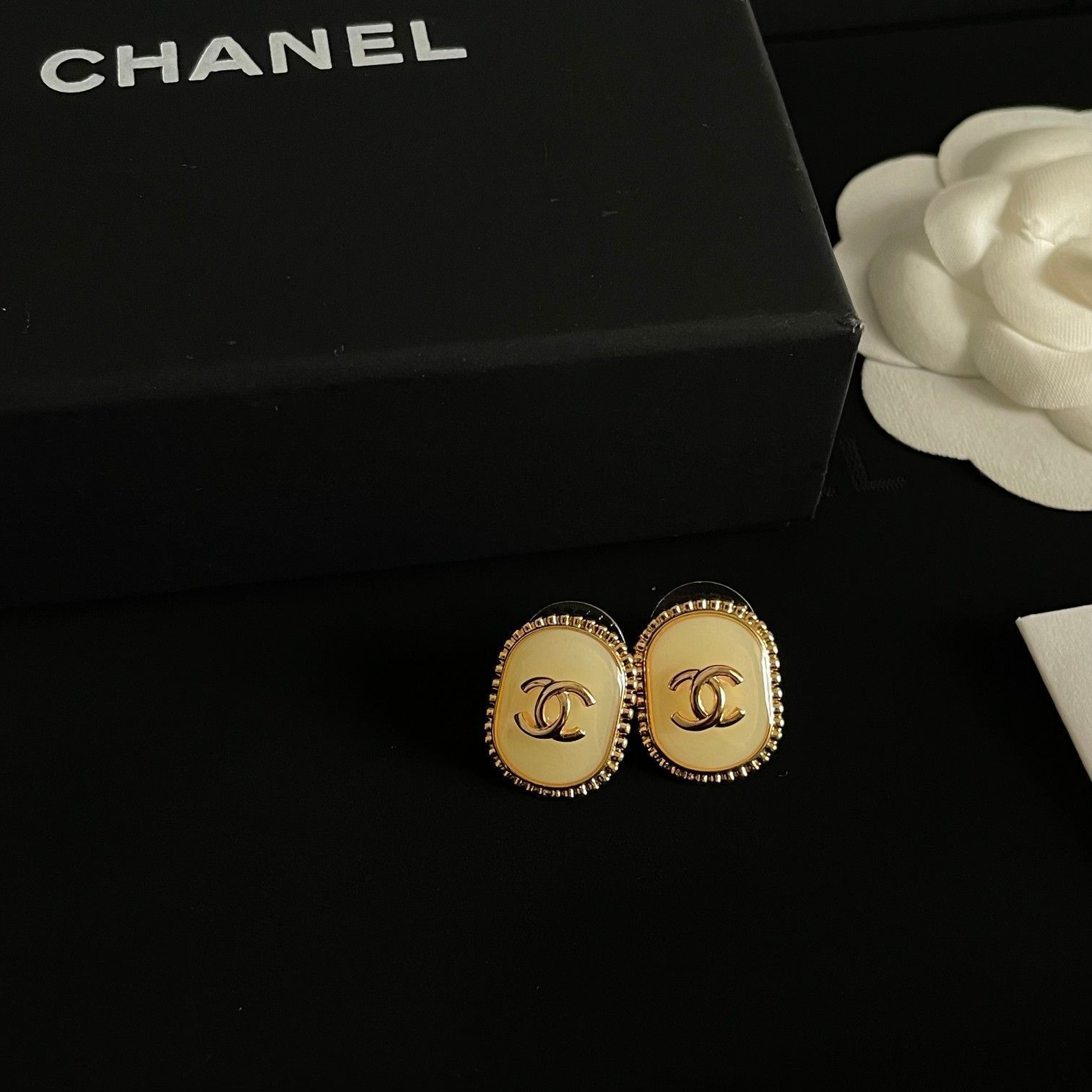【今日特価】Chanel ヴィンテージ ダブル C ピアス 送料無料！在庫限定セール価格-MM輸入