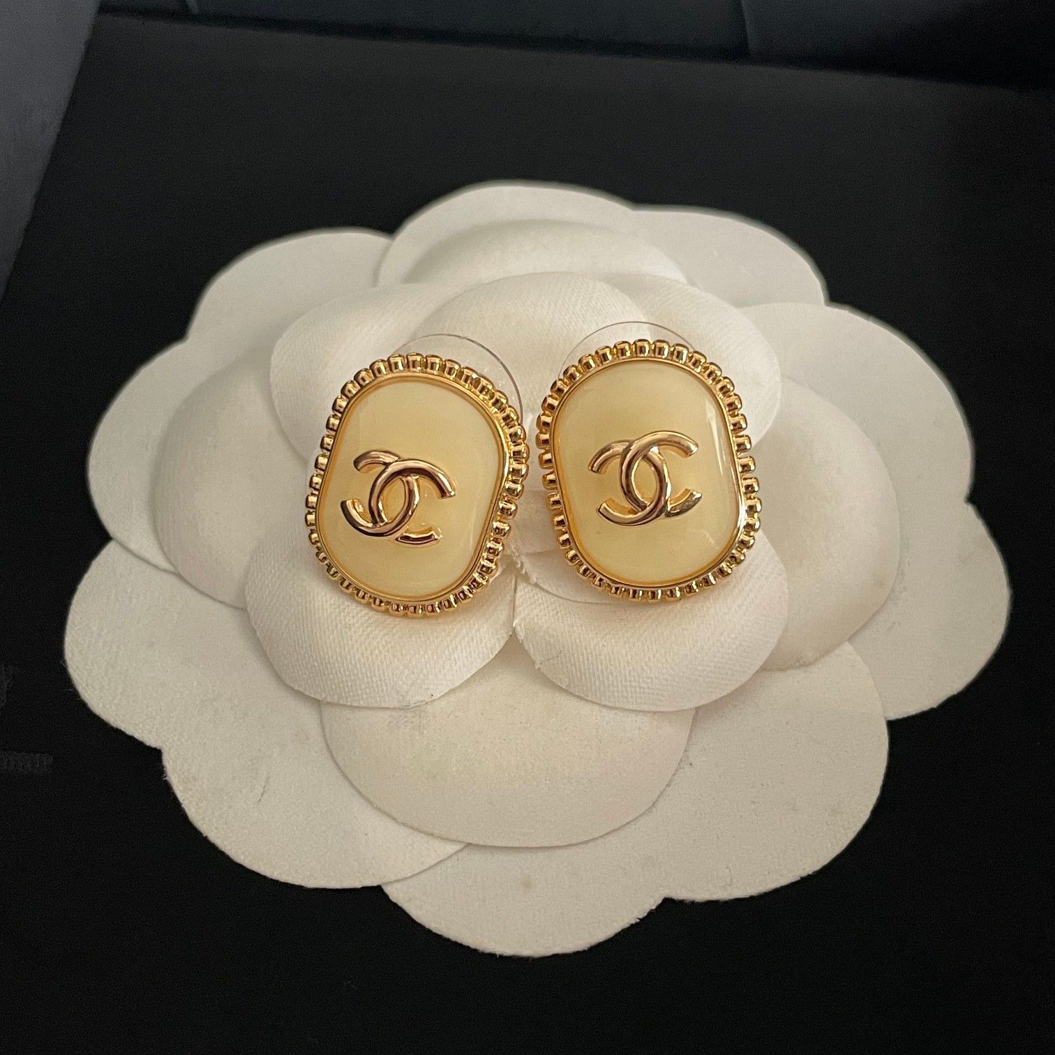 【今日特価】Chanel ヴィンテージ ダブル C ピアス 送料無料！在庫限定セール価格-MM輸入