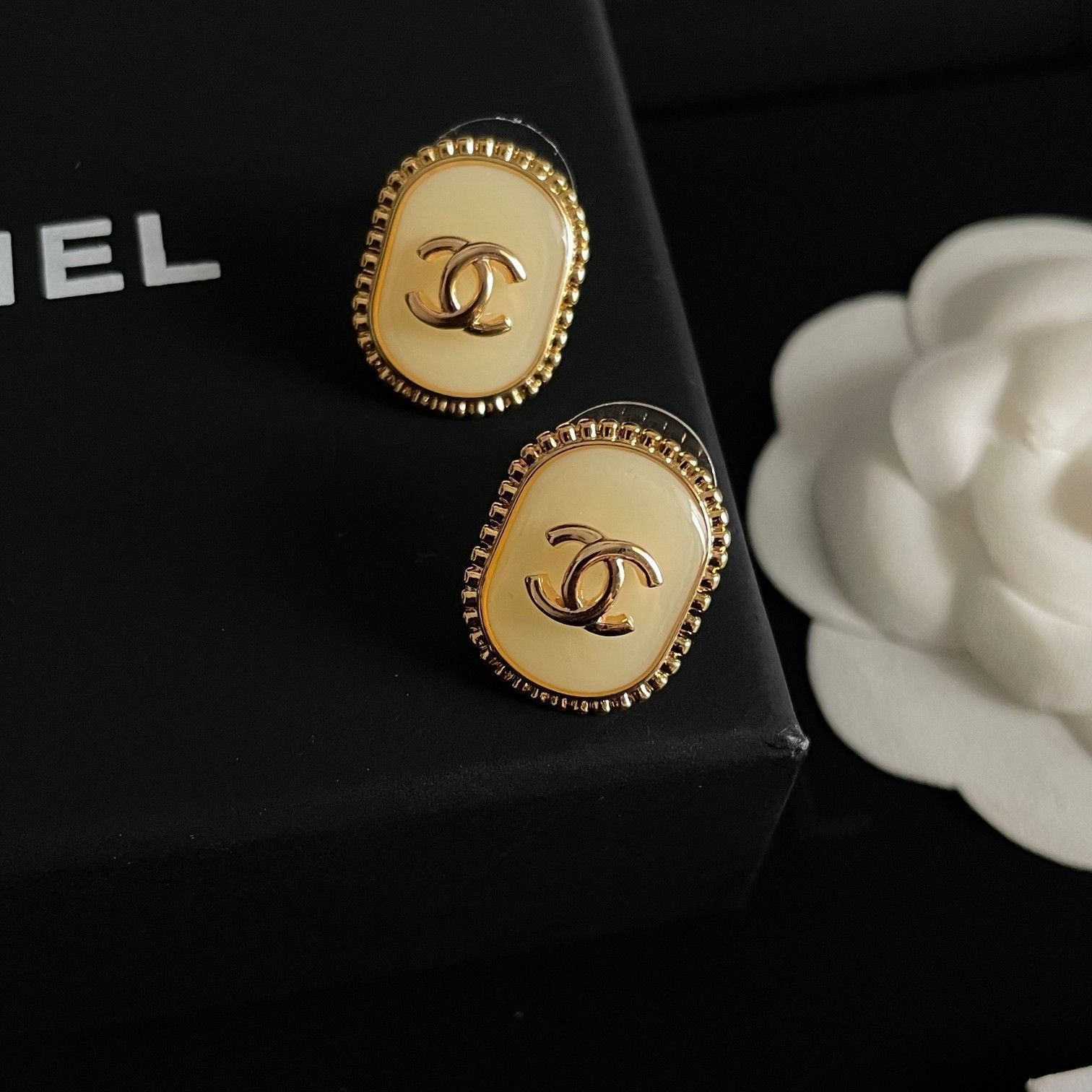 【今日特価】Chanel ヴィンテージ ダブル C ピアス 送料無料！在庫限定セール価格-MM輸入