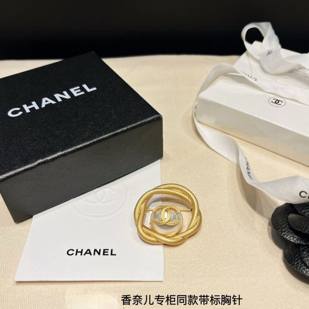 【今日特価】CHANEL 最新モデル パール ヒモ アルファベット リング ブローチ 送料無料!在庫限定セール価格-MM輸入 【今日特価】CHANEL 最新モデル パール ヒモ アルファベット リング ブローチ 送料無料!在庫限定セール価格-MM輸入