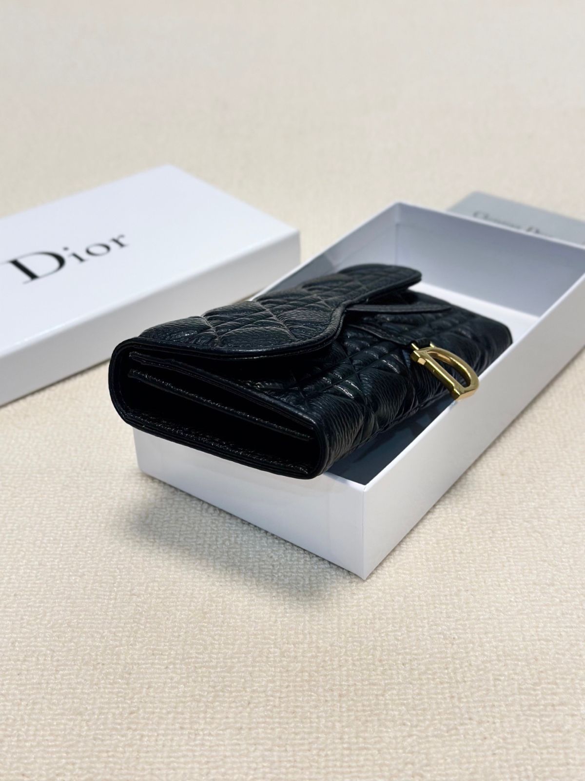 【今日特価】Dior レディースウォレット, ブラック, エンボス加工レザー, 実用的でスタイリッシュなデザイン！[本日特価|新品未使用品]-MM輸入