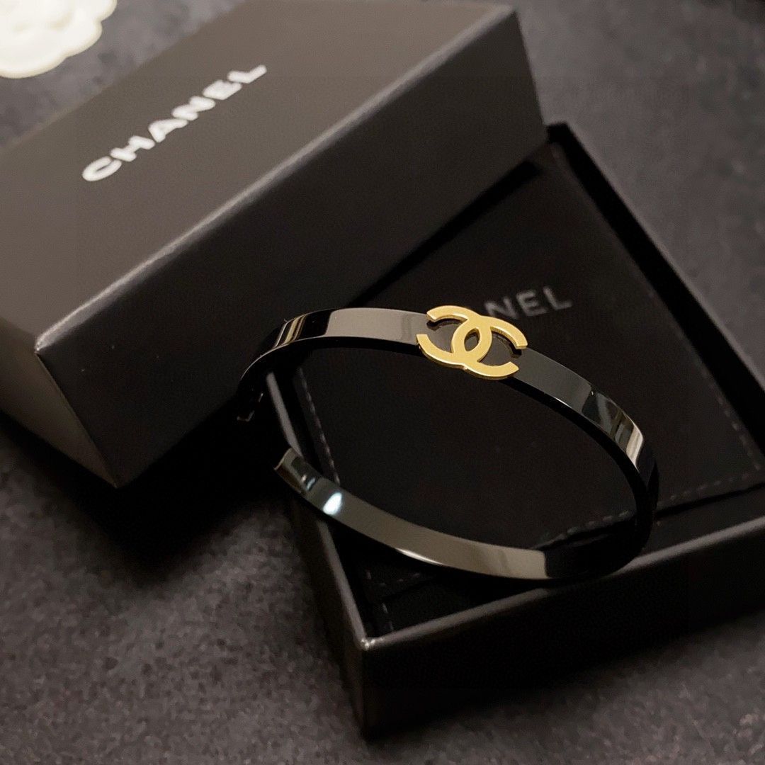 【今日特価】Chanel シャネル カーボンブラック ブレスレット-MM輸入 【今日特価】Chanel シャネル カーボンブラック ブレスレット-MM輸入
