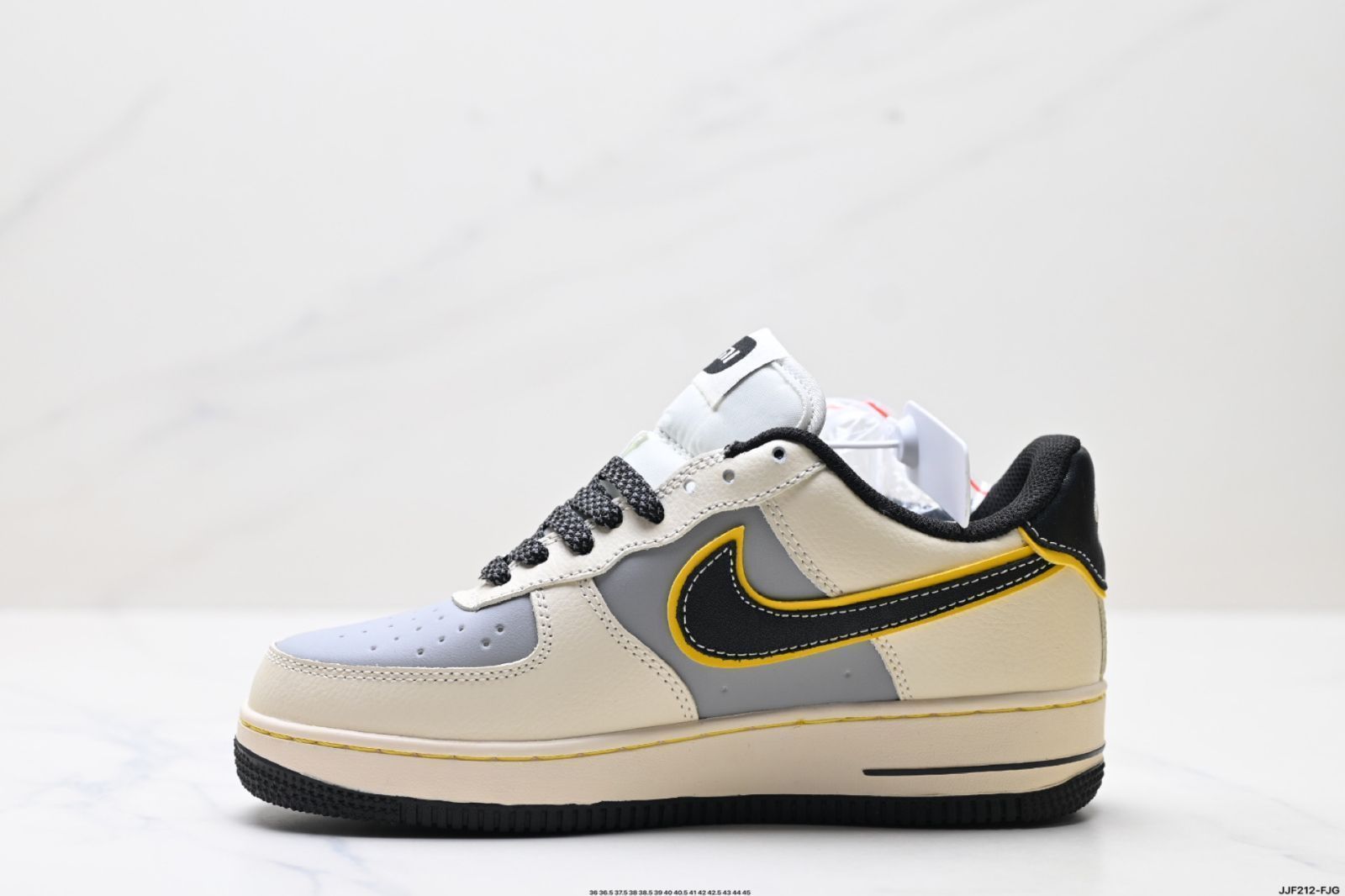 【今日特価】Nike AIR FORCE 1‘07 送料無料 在庫限定セール価格! 【今日特価】Nike AIR FORCE 1‘07 送料無料 在庫限定セール価格!