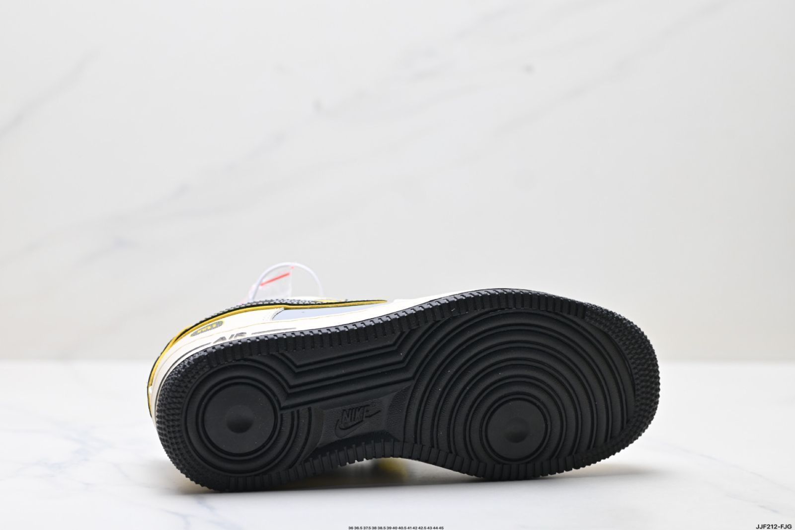【今日特価】Nike AIR FORCE 1‘07 送料無料 在庫限定セール価格! 【今日特価】Nike AIR FORCE 1‘07 送料無料 在庫限定セール価格!