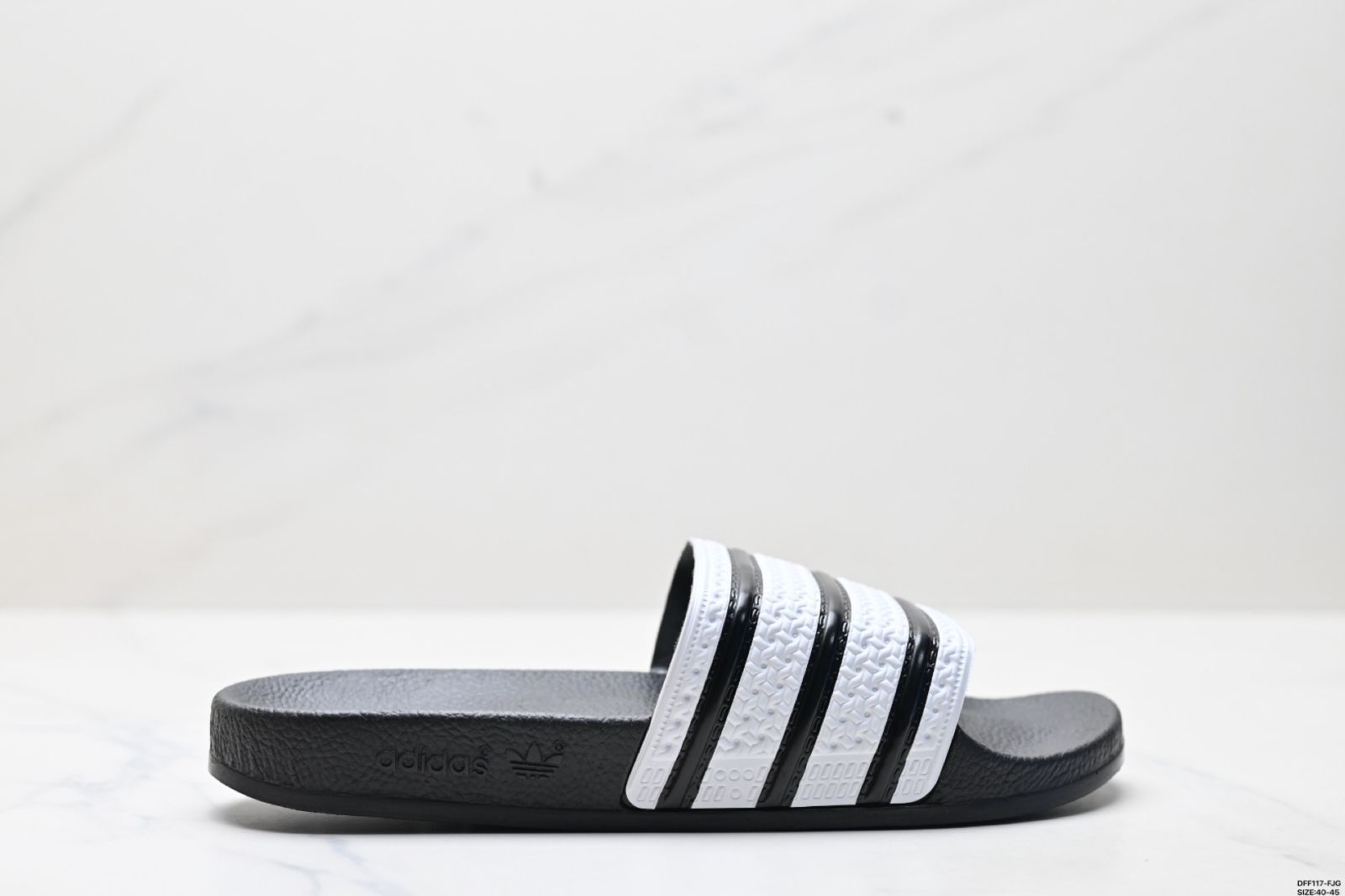 【今日特価】Adidas originals Adilette アディダス 運動向け快適ゴム底スリッパ！