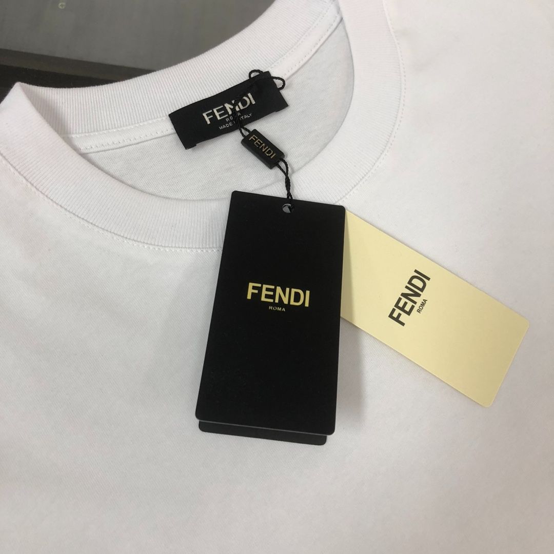 【本日限定特価】FENDI クルーネックTシャツ - 高品質コットンで快適な着心地 [本日特価|新品未使用品]