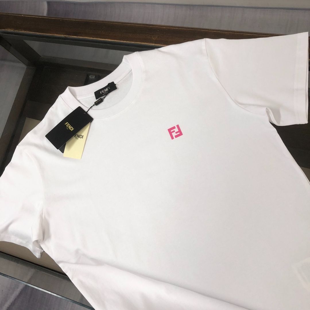 【本日限定特価】FENDI クルーネックTシャツ - 高品質コットンで快適な着心地 [本日特価|新品未使用品]