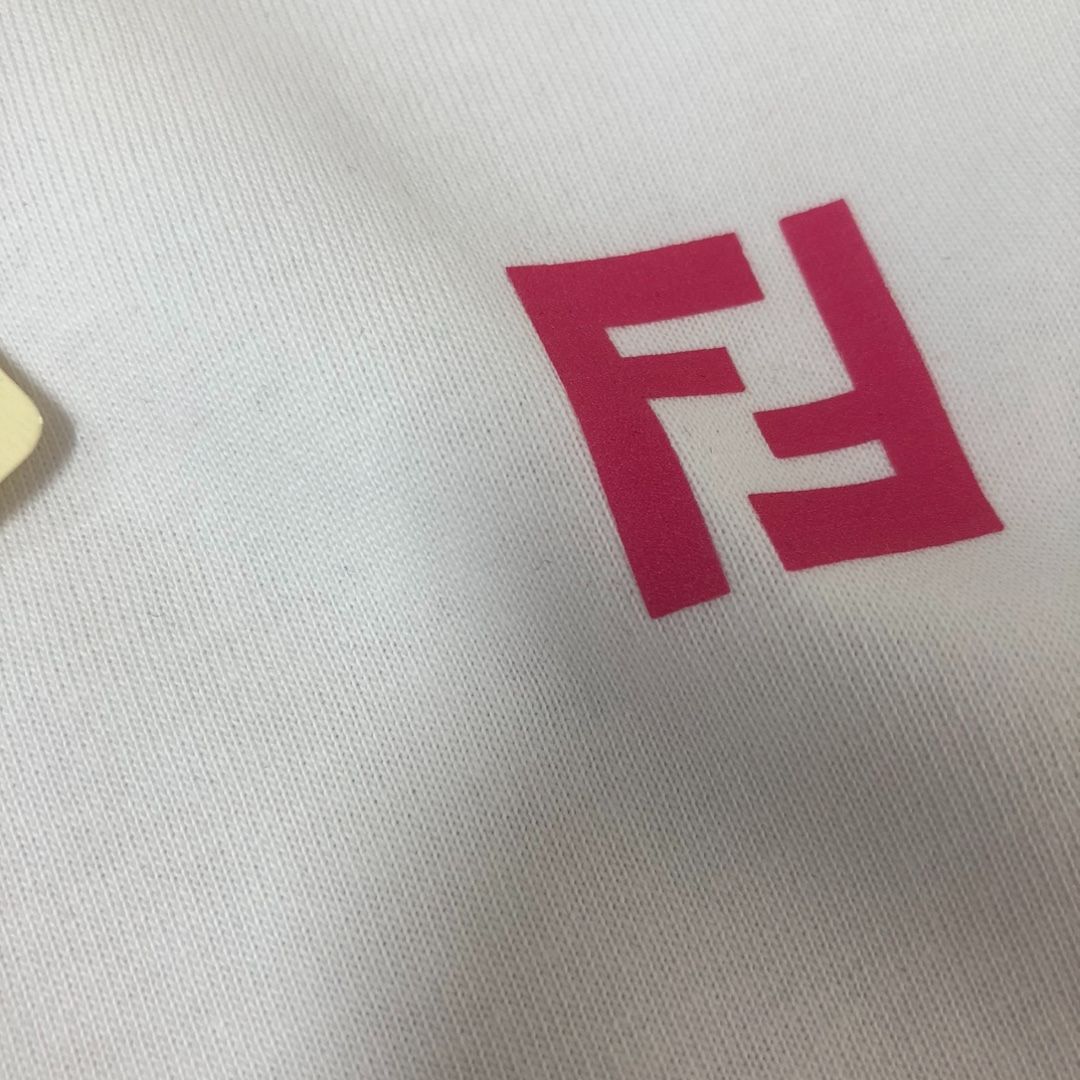 【本日限定特価】FENDI クルーネックTシャツ - 高品質コットンで快適な着心地 [本日特価|新品未使用品]