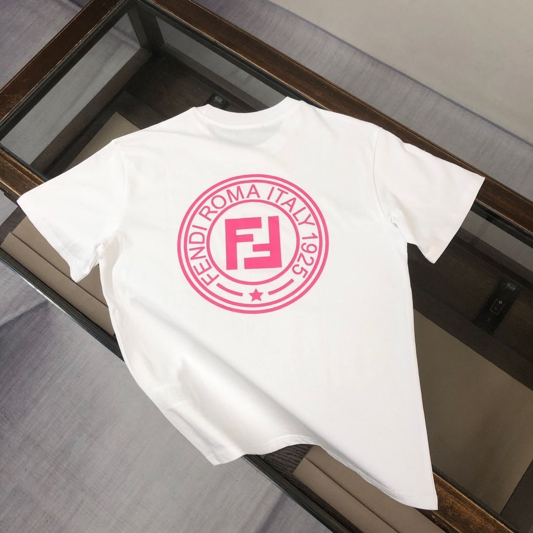 【本日限定特価】FENDI クルーネックTシャツ - 高品質コットンで快適な着心地 [本日特価|新品未使用品]