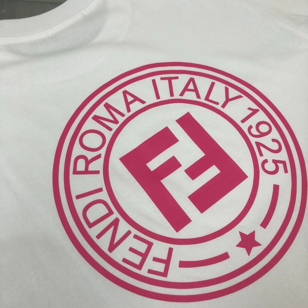 【本日限定特価】FENDI クルーネックTシャツ - 高品質コットンで快適な着心地 [本日特価|新品未使用品]
