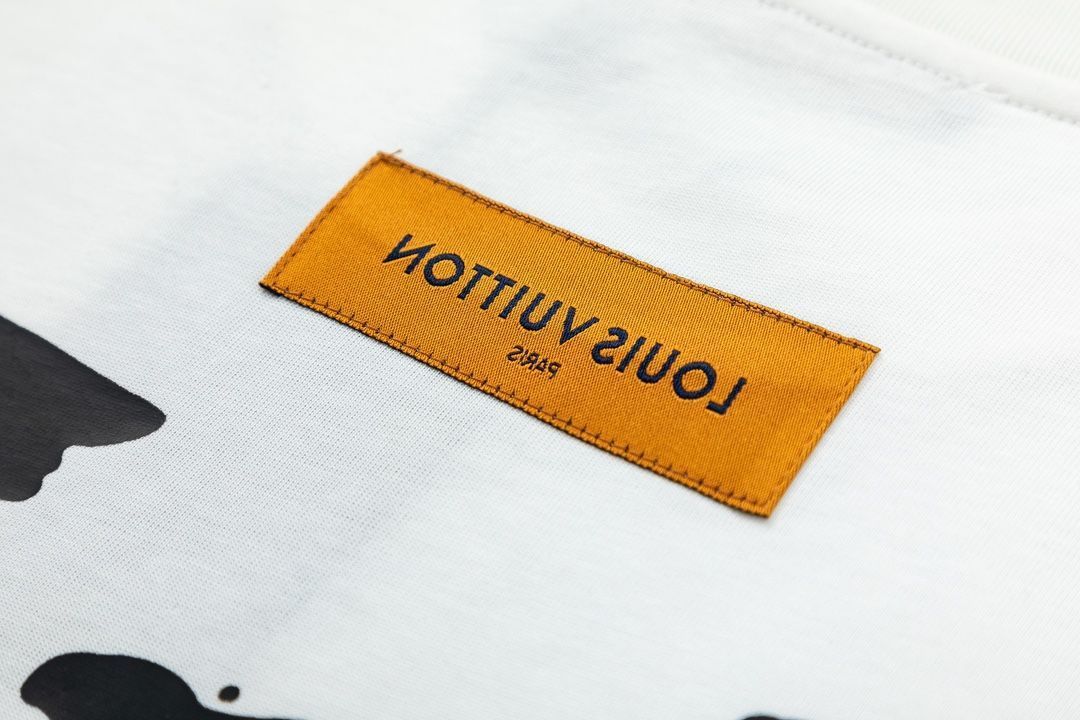 【本日限定特価】LOUIS VUITTON × Balenciaga コラボ ロゴプリントTシャツ [本日特価|新品未使用品]