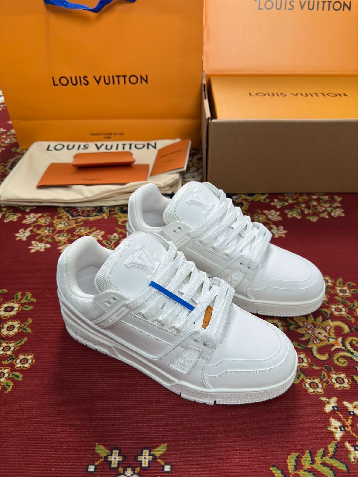 Louis Vuitton trainer 白い靴