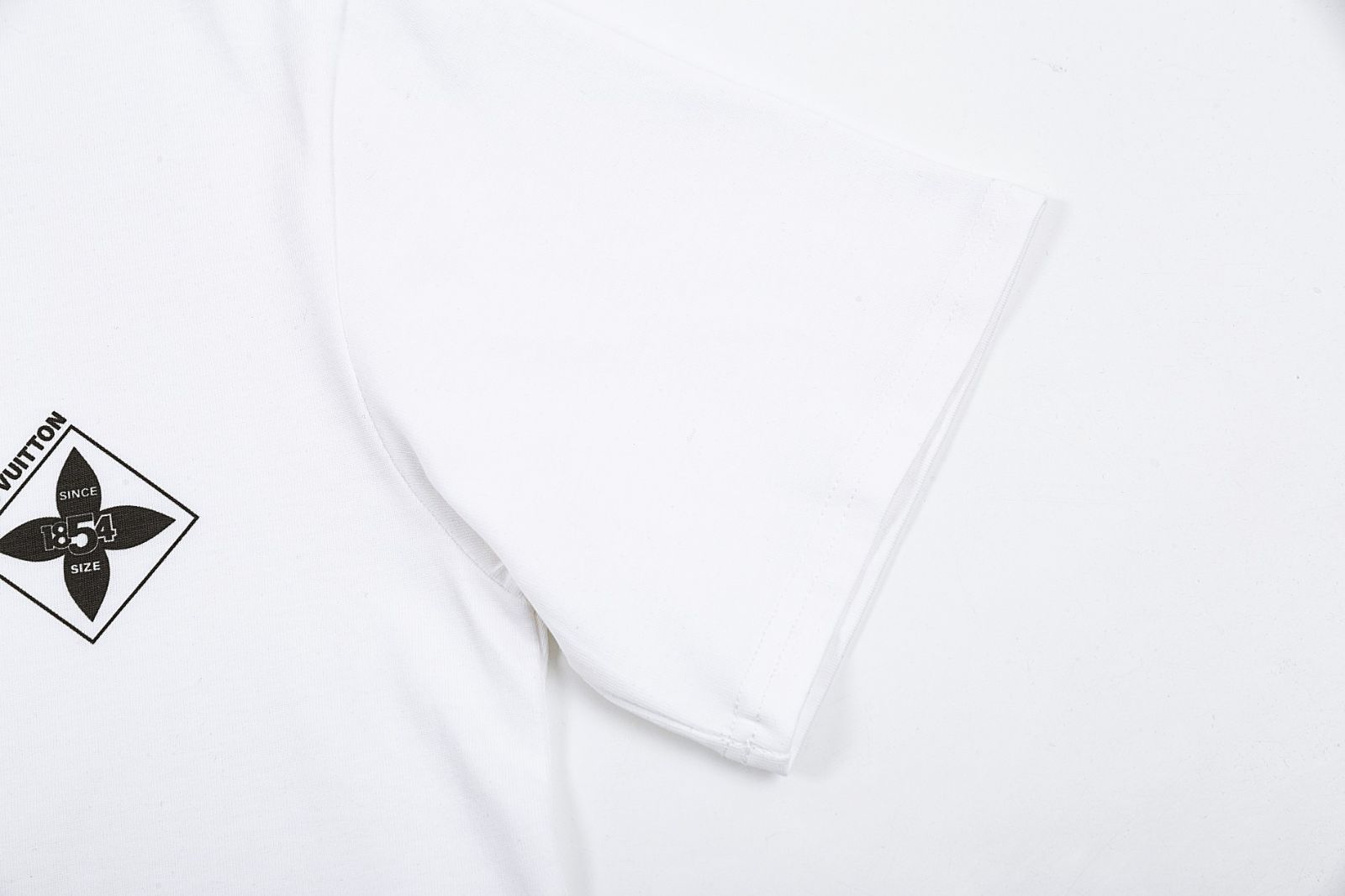 【本日限定特価】Louis Vuitton モノグラムクローバーTシャツ [本日特価|新品未使用品]