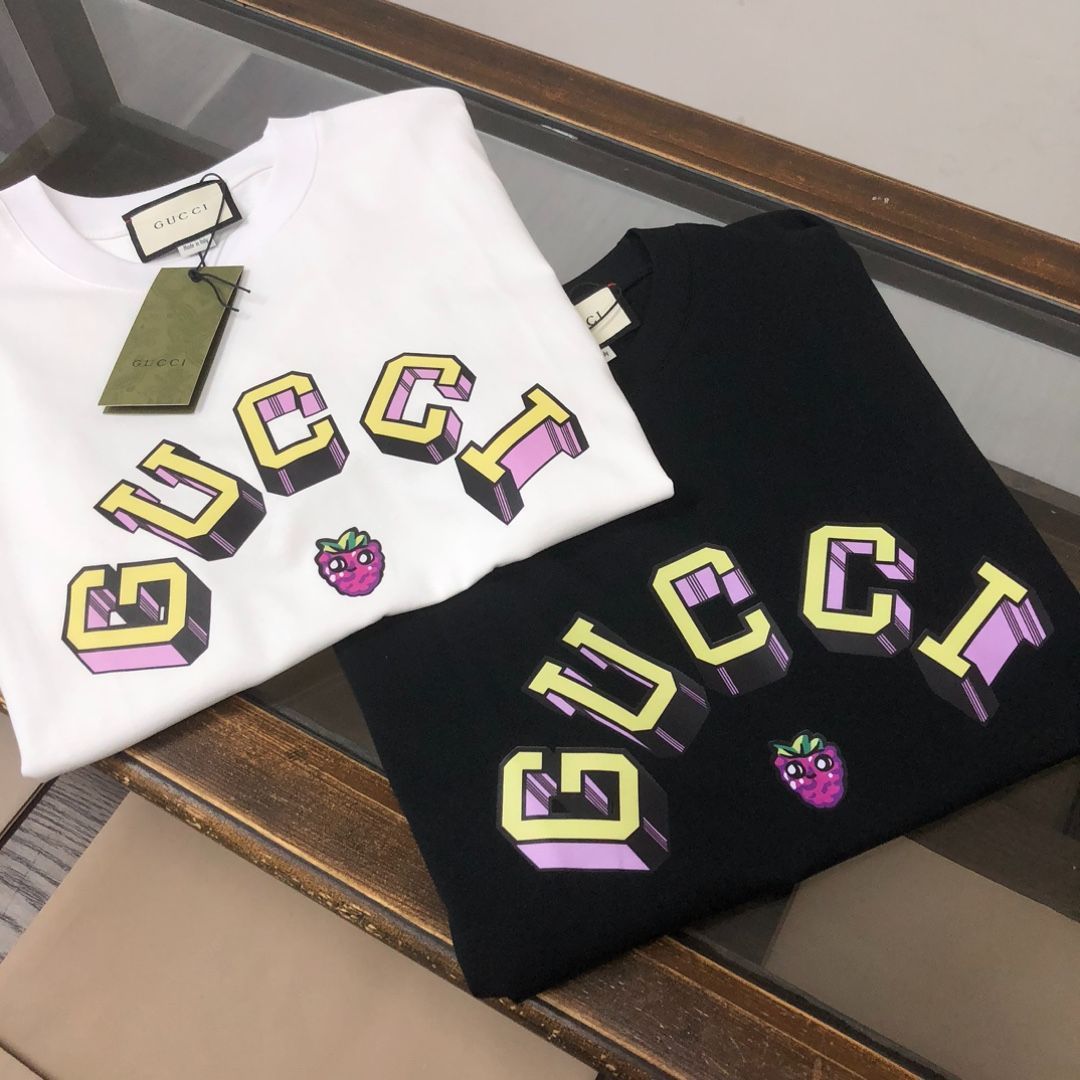 【本日限定特価】GUCCI 春夏 ロゴプリントTシャツ [本日特価|新品未使用品]