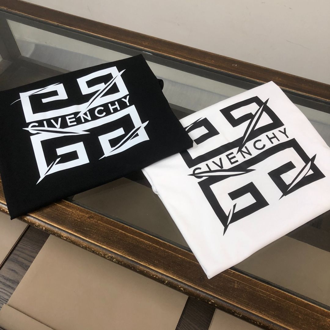 【本日限定特価】GIVENCHY クルーネックTシャツ - 高品質コットンで快適な着心地 [本日特価|新品未使用品]