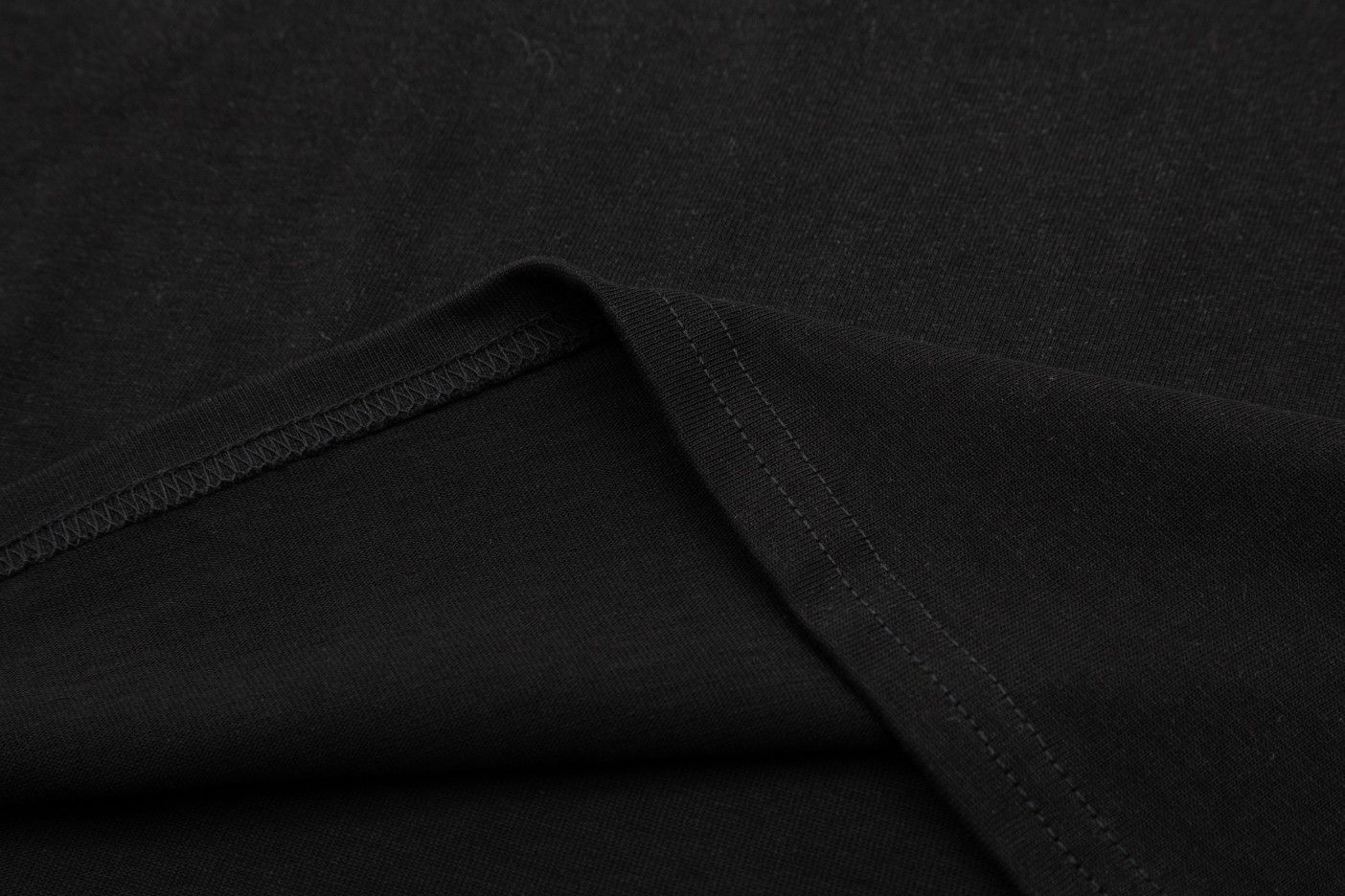 【本日限定特価】Burberry フロッグロゴ クルーネックTシャツ - 2色展開・サイズ選択可能 [本日特価|新品未使用品]