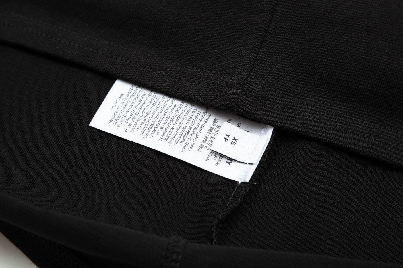 【本日限定特価】Burberry フロッグロゴ クルーネックTシャツ - 2色展開・サイズ選択可能 [本日特価|新品未使用品]